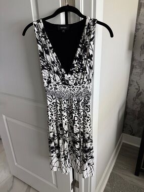 Karen Kane Black and White Printed Sleeveless V-Neck Midi Dress